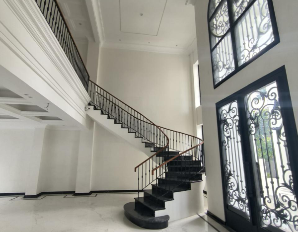 3. Dijual Rumah Graha Famili Surabaya Brand New Classic – Prestise & Investasi Blue-Chip - yonathan chen konsultan bisnis dan properti surabaya