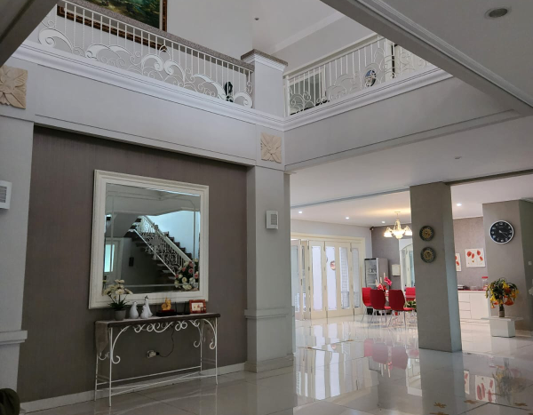 3. Jual Rumah Graha Famili Surabaya - Simbol Old Money, Privasi Elit & Investasi Prestise - yonathan chen konsultan bisnis dan properti surabaya